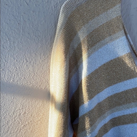 Kate O’Connor deep V gold flecked sweater - Picture 3 of 3